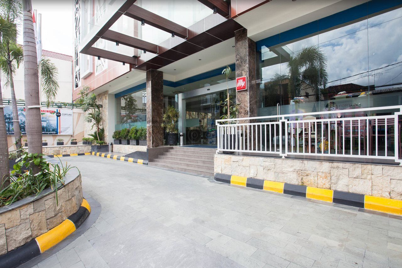 Hotel Fortunagrande Malioboro Yogyakarta Exterior photo